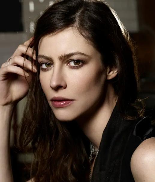 安娜模特吃瓜图片,吃瓜瞬间引发网友热议