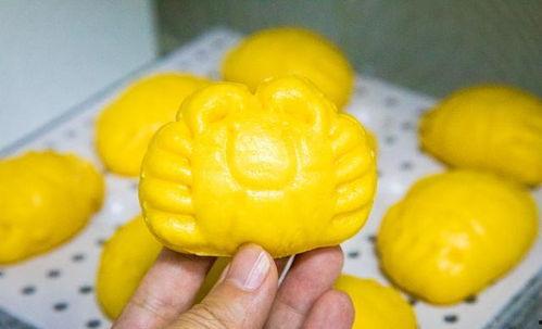 小孩田头吃瓜,田头瓜香，回味无穷的童年时光