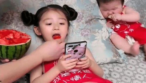 父母吃瓜儿子恋爱,父母吃瓜见证儿子恋爱成长记